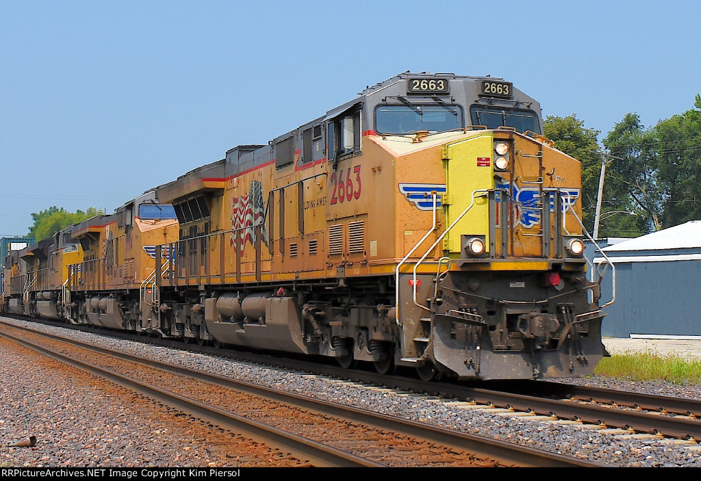 UP 2663 w/Bright Yellow Replacement Crew Door